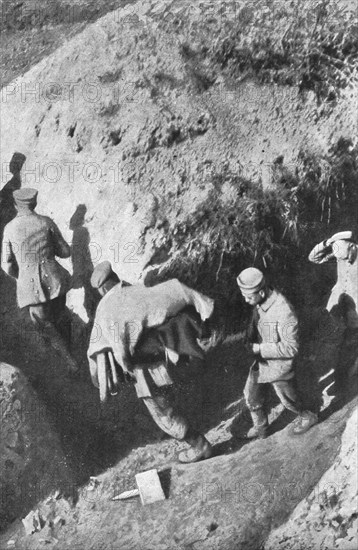 'Episodes de l'offensive de la Somme; prisonniers diriges vers l'arriere par leur ancien..., 1916. Creator: Unknown.