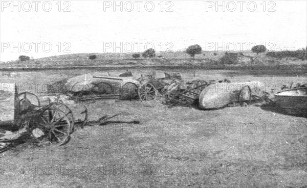 ''La rupture des lignes Bulgares; Materiel d'un pont de bateau abandonne par les..., 1918. Creator: Unknown.