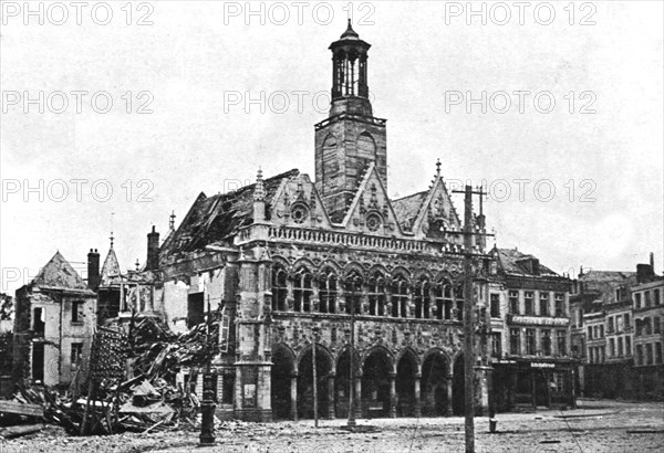 ''La pression Croissante de Foch; L'etat de l'hotel de ville de Saint-Quentin, a l'entrée..., 1918. Creator: Unknown.