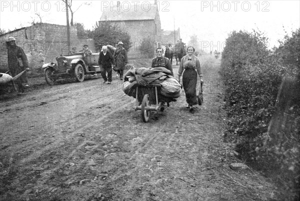 ''Parmi les populations delivrees; Pres de Maretz, entre le Cateau et Cambrai..., 1918. Creator: Unknown.