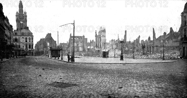 ''Les devastations a Douai; La place d'Armes don’t un cote a ete incendie par..., 1918. Creator: Unknown.