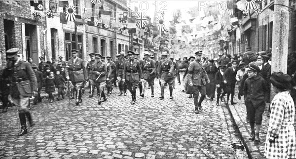 ''Dans le Nord delivre; apres la prise de Denain, le 27 october 1918 accompagne du general..., 1918. Creator: Unknown.