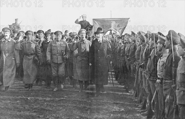 ''La Fin de Trois Empires; Dans la Russie des Soviets..., 1918. Creator: Unknown.