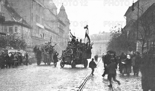 ''La Chute des Habsbourg; Camions automobiles charges de soldats revolutionnaires circulant..., 1918 Creator: Emery Revesz-Biro.