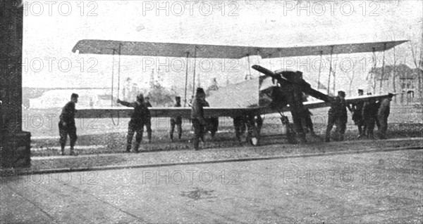 ''Ceux de l'air et ceux de la route; Un raid Anglais sur Friedrichshafe..., 1914. Creator: Unknown.