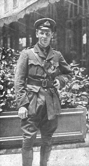 ''Un heros de l'aviation Britannique; le Lieutenant Warneford, photographie a Paris..., 1915. Creator: Unknown.