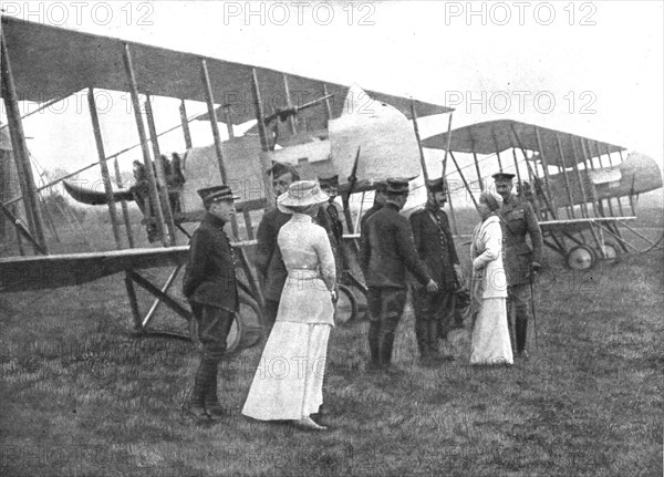''Chez nos allies Belges; Des aviateurs belges recoivent la visite et les felicitations..., 1915. Creator: Unknown.