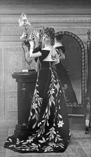 Élisabeth, Countess Greffulhe (1860-1952) wearing the Lily Dress created by Worth, 1896. Creator: Nadar, Gaspard-Félix (1820-1910).