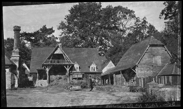 South Park Farm, Smarts Hill, Penshurst, Sevenoaks, Kent, 1940-1948. Creator: Ethel Booty.