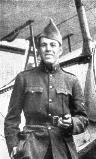 'Les Etats-Unis dans la guerre; Le sergent aviateur americain Victor Chapman, tombe..., (1917). Creator: Unknown.