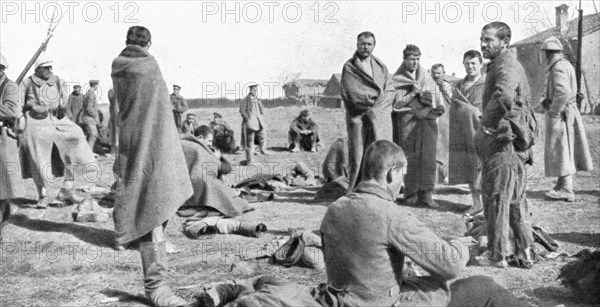 'La campagne d'hiver en Orient; A Negotchani: officiers bulgares prisonniers', 1917. Creator: Unknown.