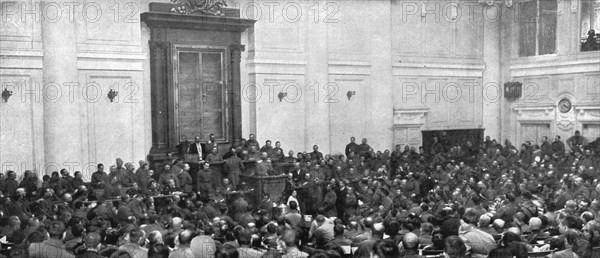 'Au Palais de Tauride; Le bureau du Conseil des delegues ouvriers et soldats, pendant..., 1917. Creator: Unknown.