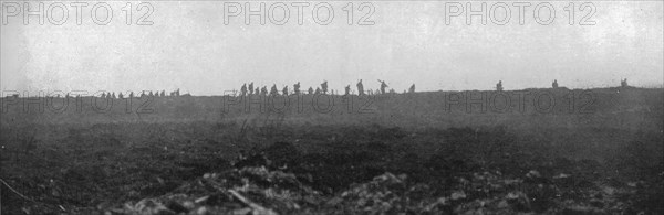 'Sur le front occidental: la prise de la Crete de Vimy; Apres avoir brise devant eux la..., 1917. Creator: Unknown.