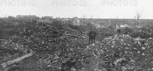 'Les succès Britanniques, entre Arras et Lens; A travers la champ de bataille: l'emplacement...1917. Creator: Unknown.