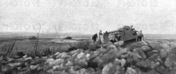 'Nos chars d'assaut; Un char arreté par une avarie, pendant le combat,au passage de la..., 1917. Creator: Unknown.