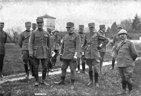 'Sur le Front Italien; Avant l'offensive: Foch, qui s'est rendu a son tour sur le front..., 1917. Creator: Unknown.