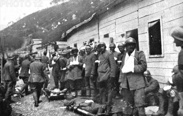 ' Victorieuse Offensive Italienne; Un poste de secours italien pendant les operations de..., 1917. Creator: Unknown.