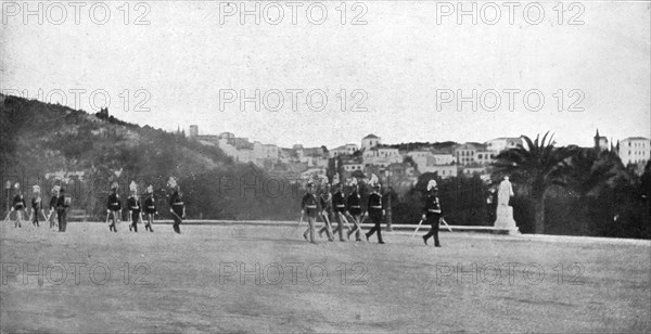 'Les Evenements de Grece; Le salut des officiers de l'armee royale aux drapeaux allies..., 1917. Creator: Unknown.