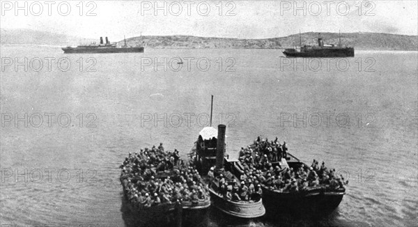'Les Evenements de Grece; Le 12 juin 1917, a 13 heures, en rade de Salamine, les premieres..., 1917. Creator: Unknown.