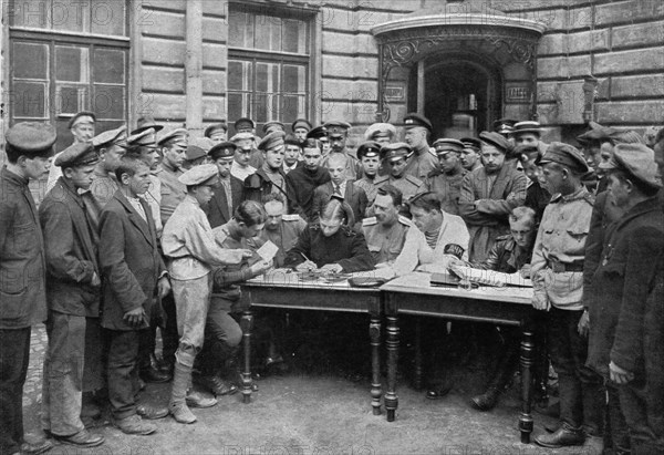 'Les Soubresauts de la Russie; Un bureau de recrutement pour engages volontaires..., 1917. Creator: Unknown.