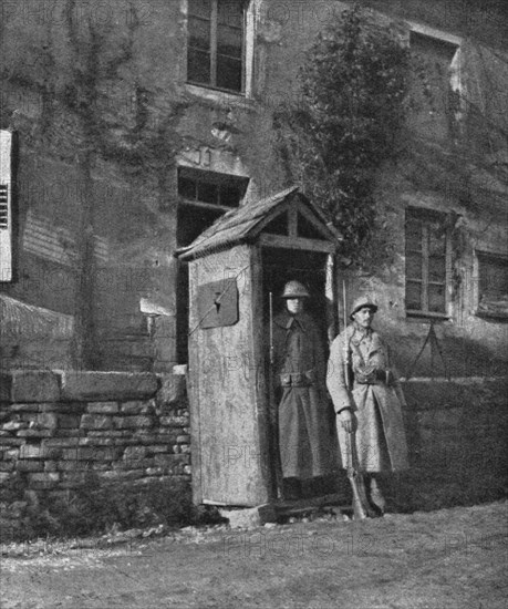 Hours of Victory; American sentry and French sentry at the entrance to a village..., 1917. Creator: Unknown.
