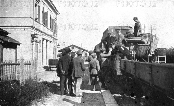 Inter-allied Support; A stop on the journey: an Italian officer offers a light.., 1917. Creator: Pelanda.