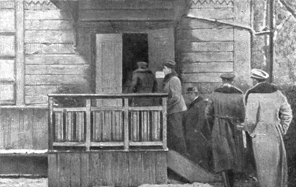 Dissolution of the Eastern Front; Entrance of delegates to the building ..., 1917. Creator: Unknown.