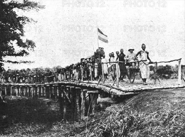 Conquest of German East Africa; Retreat of the enemy: the procession of the German.., 1917. Creator: Unknown.