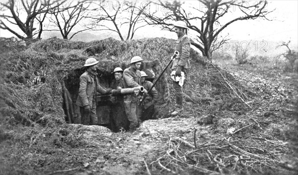 'Les Americains en Ligne; Une piece de 75, sous son camouflage, et ses servants americains', 1917 . Creator: Unknown.