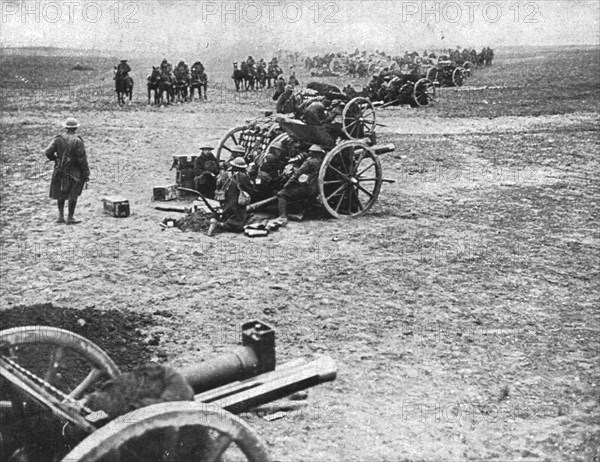'Dans la Bataille; L'artillerie de campagne britannique en action: pendant les penibles..., 1918. Creator: Unknown.