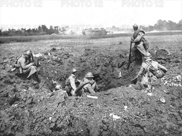 'Notre Contre-Attaque du 11 juin 1918; pendant la progression de nos fantassins de trou..., 1918. Creator: Unknown.