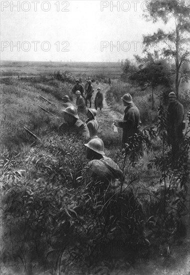 'Dans la Bataille; Ligne de resistance formee dans un chemin creux, au Nord de la foret...', 1918. Creator: Unknown.