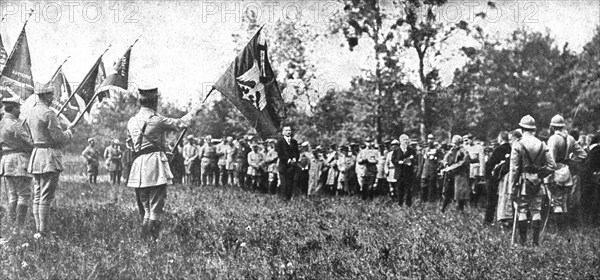 'Parmi les soldats de l'entente; la remise des drapeaux offerts par Paris, Nancy, Belfort..., 1918. Creator: Unknown.