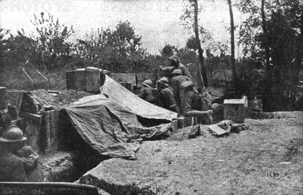 'Victoire Italienne; Le debut de l'offensive autrichienne: une route hativement coupee et..., 1918. Creator: Unknown.