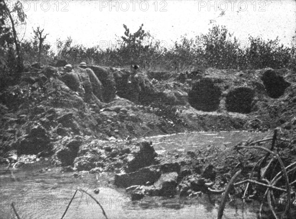 'Victoire Italienne; sur le bord de la Piave, des bersagliers reorganisent une position..., 1918. Creator: Unknown.