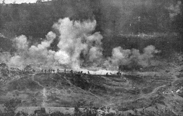 'Victoire Italienne; dans le secteur du Montello: vagues italiennes s'elancant..., 1918. Creator: Unknown.