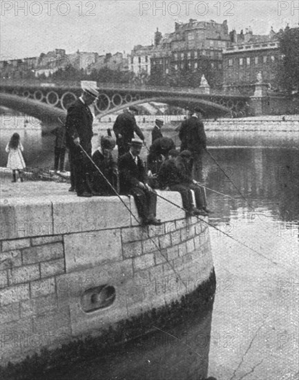 'Paris pendant la "Bataille de Paris"; l'ouverture de la peche, le 16 juin', 1918. Creator: Unknown.