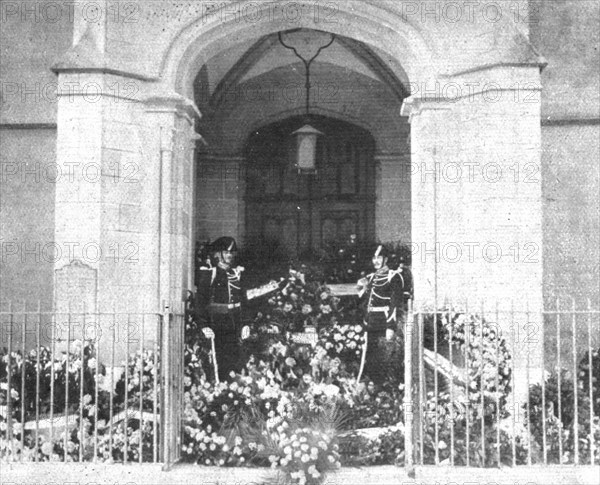 ' "La Guerre a L'Allemande"; A Geneve: exposition, sous le porche du temple de Plainpalais..., 1918. Creator: Unknown.