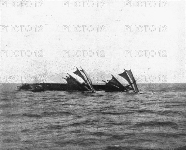 'Les sous-marins allemands a l'Oeuvre; Deux phases de l'agonie d'un voiler', 1918. Creator: Unknown.