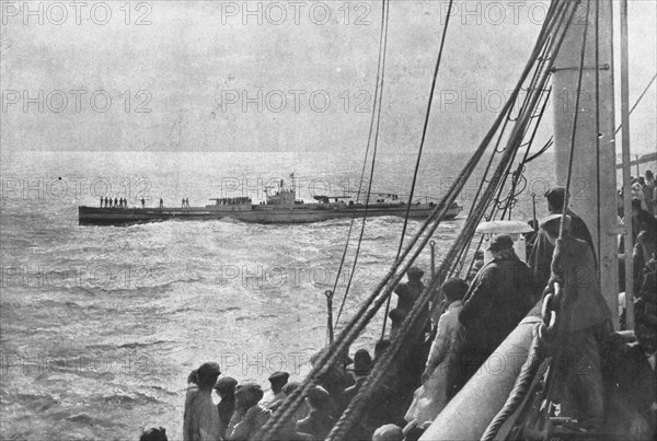 'Les sous-marins allemands contre les neutres; Arraisonnement, par un sous-marin..., 1918. Creator: Unknown.