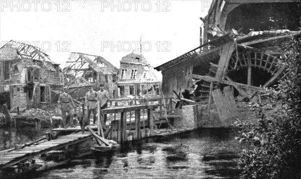 'Du tardenois a la Picardie; a Moreuil: le moulin et le barrage que notre artillerie a fait..., 1918 Creator: Unknown.