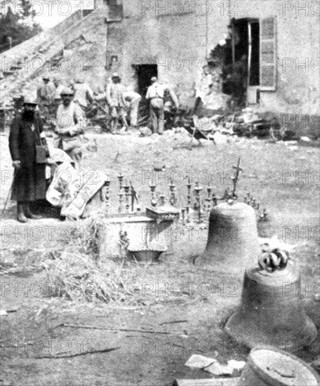 'A travers le champ de bataille; une ferme de Breny, pres d'Oulchy-le-Chateau, ou les..., 1918. Creator: Unknown.