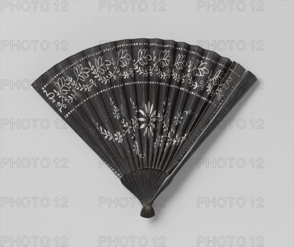 Paper mourning fan with white floral motif..., c.1850-c.1899.  Creator: Anon.
