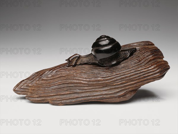 Snail on Log, c.1770. Creators: Unknown, Seiyodo Tomiharu.