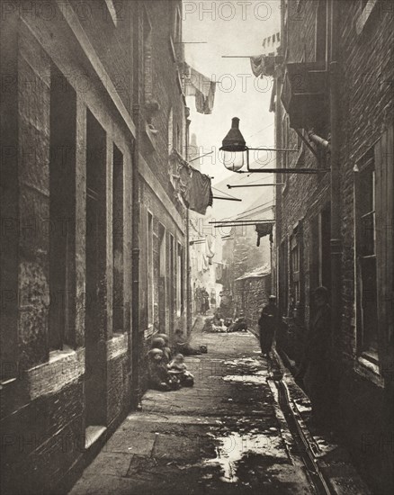 Close No. 80 High Street (#11), Printed 1900. Creator: Thomas Annan.