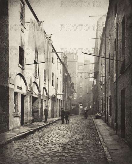 Broad Close No. 167 High Street (#3), Printed 1900. Creator: Thomas Annan.