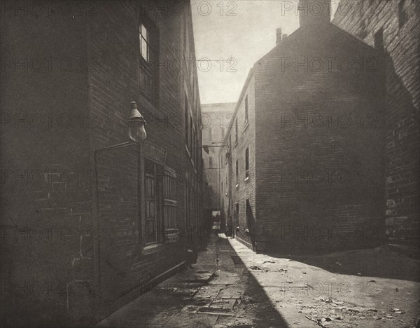 Close No. 267 High Street (#41), Printed 1900. Creator: Thomas Annan.