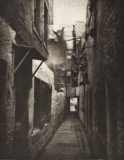 Close No. 101 High Street (#8), Printed 1900. Creator: Thomas Annan.