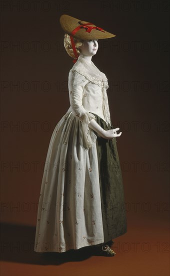 Woman's Robe à l'anglaise ensemble (gown, petticoat, fichu); hat; and shoes, Robe: 1780-1790.  Creator: Unknown.