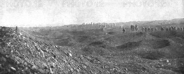 'Notre attaque du 24 octobre 1916; Continuant leur progression, les vagues d'assaut traversent la Pe Creator: Unknown.